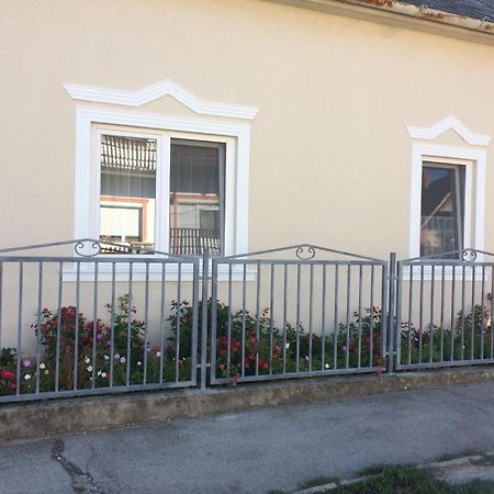 Teraszos Haz Hotel Balatonlelle Buitenkant foto
